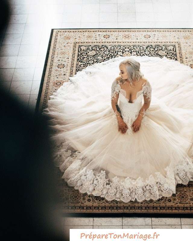 Conseils pour l'achat de votre robe de Mariée 🤩1 • Budget ✨"Tout le monde a un budget" : Tenez-vous en au vôtre et restez concentrée, cela vous aidera à orienter votre recherche.2•Lieu et environnement 🤍Affinez votre recherche en éliminant les robes qui ne conviendront pas à votre lieu et/ou à l'environnement/aux conditions météorologiques. Par exemple, si vous vous mariez dans un jardin en juillet, n'essayez pas de robes avec des manches longues ajustées et des traînes énormes, car elles ne seront pas très pratiques !3•Fit & Feel 💫La plupart des mariées regardent d'abord sur Pinterest/Instagram pour trouver l'inspiration. Vous devriez d'abord regarder dans votre garde robe. Pensez aux robes pour lesquelles vous vous sentez bien et tournez vous vers le même style pour le choix de votre robe de mariée. Vous aimez probablement ces incontournables de votre garde-robe parce qu'ils vous vont et vous flattent mieux#wedding #mariage #dress #robedemariee #weddingdress #robe #mariee #mariage2023