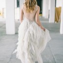 Conseils pour l'achat de votre robe de Mariée 🤩1 • Budget ✨"Tout le monde a un budget" : Tenez-vous en au vôtre et restez concentrée, cela vous aidera à orienter votre recherche.2•Lieu et environnement 🤍Affinez votre recherche en éliminant les robes qui ne conviendront pas à votre lieu et/ou à l'environnement/aux conditions météorologiques. Par exemple, si vous vous mariez dans un jardin en juillet, n'essayez pas de robes avec des manches longues ajustées et des traînes énormes, car elles ne seront pas très pratiques !3•Fit & Feel 💫La plupart des mariées regardent d'abord sur Pinterest/Instagram pour trouver l'inspiration. Vous devriez d'abord regarder dans votre garde robe. Pensez aux robes pour lesquelles vous vous sentez bien et tournez vous vers le même style pour le choix de votre robe de mariée. Vous aimez probablement ces incontournables de votre garde-robe parce qu'ils vous vont et vous flattent mieux#wedding #mariage #dress #robedemariee #weddingdress #robe #mariee #mariage2023